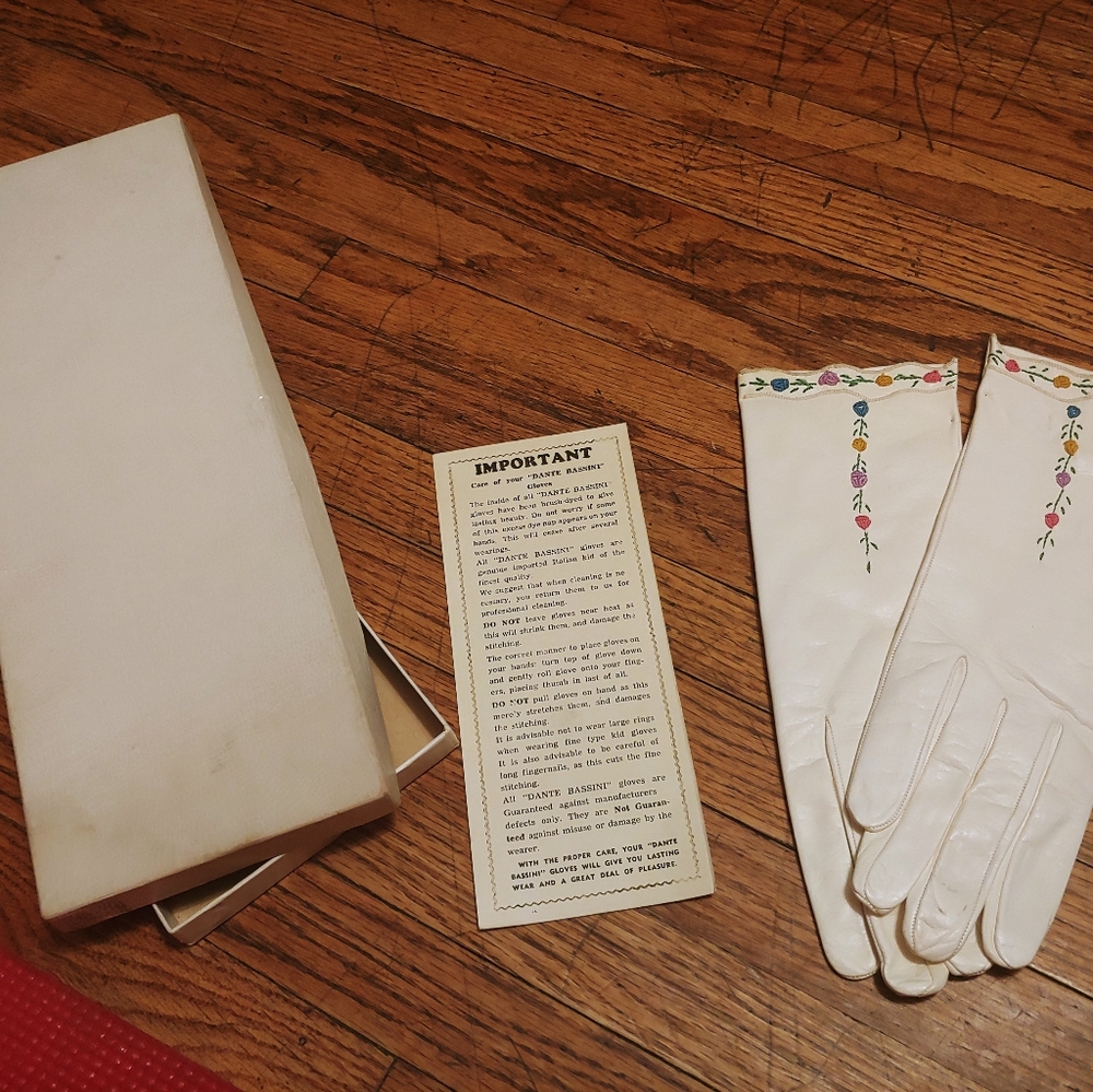 Vintage 50's NEW spring white leather women's gloves Dante Bassini